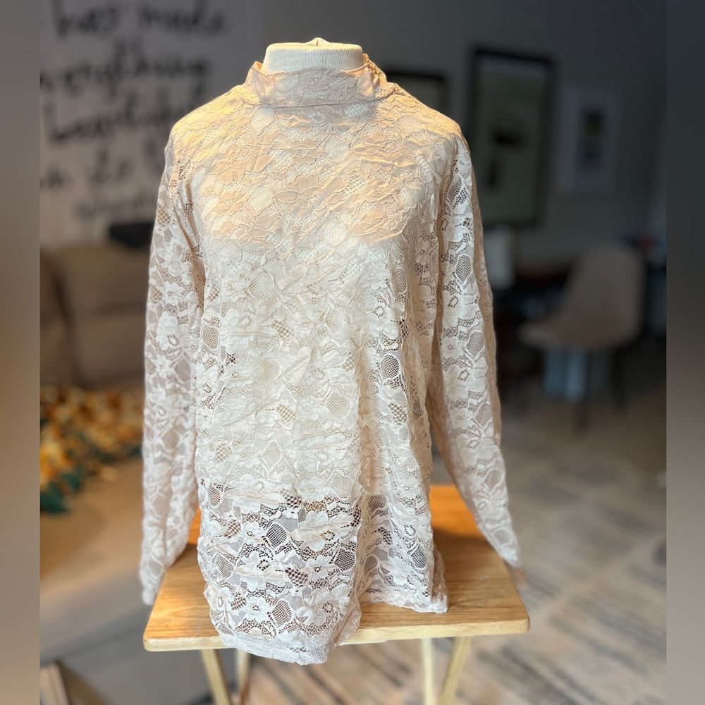 NWOT Torrid SZ 1 Lace Ivory Cream Mock Turtleneck Long Sleeve Feminine